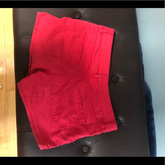 Red shorts - Picture 3 of 5